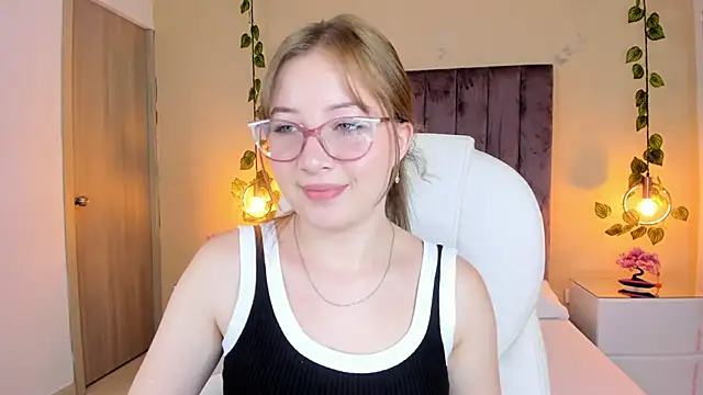 Dahlia Rousse online show from September 27, 2025, 8:37 pm