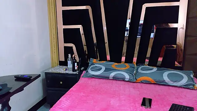 SolEvanss online show from October 25, 2025, 3:34 pm