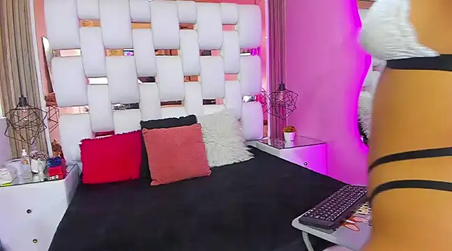 SolEvanss online show from March 11, 2025, 4:29 pm