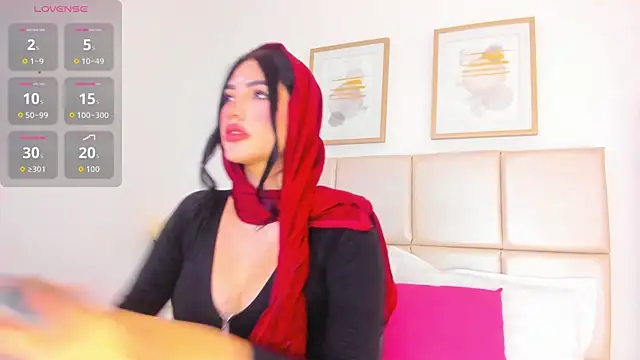 taylorsmiiith  online show from April 27, 2026, 7:56 pm