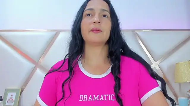 LucineArias online show from February 17, 2025, 7:55 pm