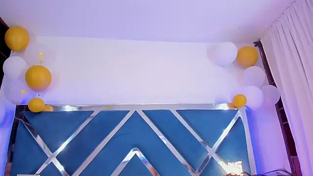 LucineArias online show from December 5, 2025, 1:32 pm