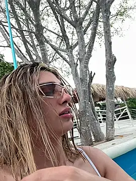 Snapshot of Queensara_ chatting on February 1, 2026, 4:38 pm Queensara online show from February 1, 2026, 4:38 pm