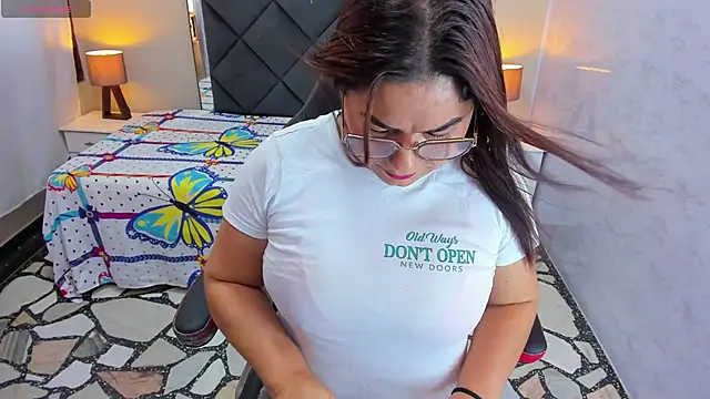 Snapshot of CamyMature chatting on January 23, 2025, 6:14 pm CamyMature online show from January 23, 2025, 6:14 pm