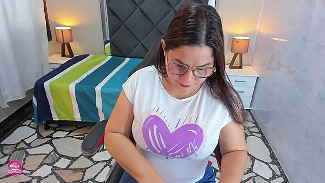 Snapshot of CamyMature chatting on February 12, 2025, 6:40 pm CamyMature online show from February 12, 2025, 6:40 pm