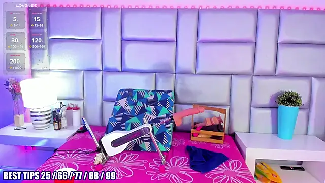 LovelyNickii online show from February 5, 2026, 1:40 pm