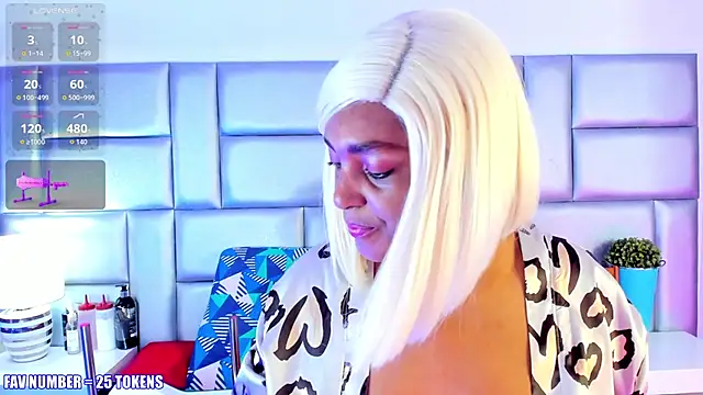 LovelyNickii online show from November 8, 2025, 12:52 pm