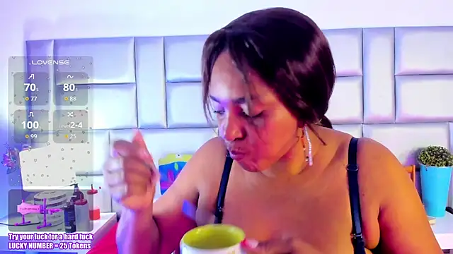 LovelyNickii online show from October 6, 2025, 12:39 pm