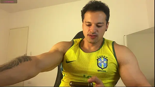 Snapshot of Lucasfit24 chatting on June 11, 2026, 12:32 am Lucasfit24 online show from June 11, 2026, 12:32 am