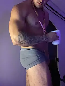 Lucasfit24 online show from March 5, 2025, 11:38 pm