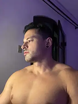 Lucasfit24 online show from March 4, 2025, 11:43 pm