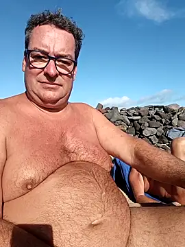 MountJohnXL online show from December 17, 2025, 3:28 pm