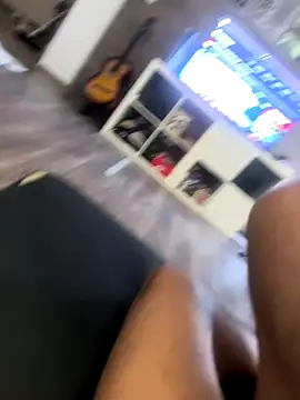 TyroneeDE online show from November 17, 2025, 9:46 am