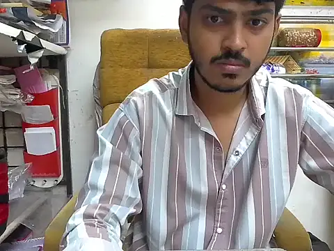 Snapshot of cute_modell chatting on September 29, 2025, 12:22 pm cute modell online show from September 29, 2025, 12:22 pm