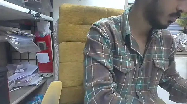 Snapshot of cute_modell chatting on February 13, 2025, 12:00 pm cute modell online show from February 13, 2025, 12:00 pm