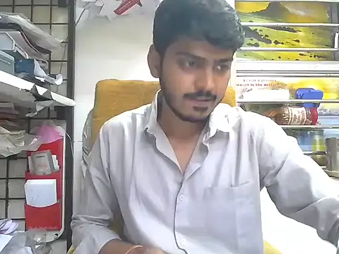 Snapshot of cute_modell chatting on December 1, 2025, 11:33 am cute modell online show from December 1, 2025, 11:33 am