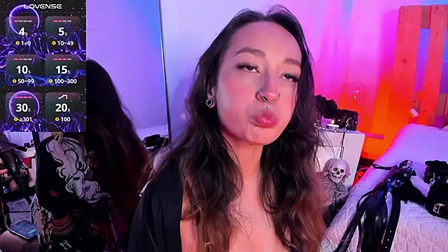 coral jonesss online show from December 15, 2025, 3:51 pm