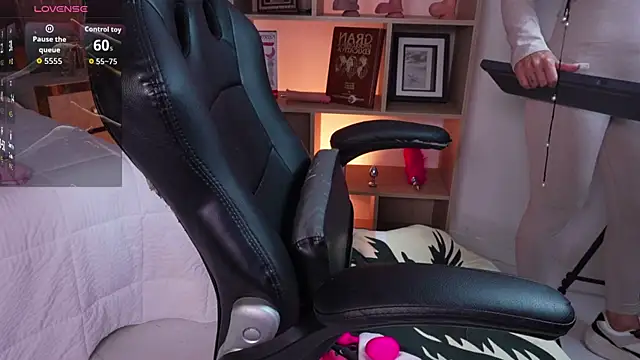 CleeoAdams  online show from March 29, 2026, 5:20 am