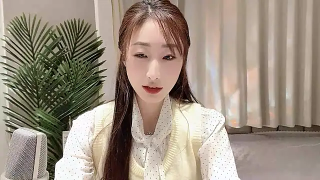 xiaoying1314 online show from February 6, 2025, 12:04 pm