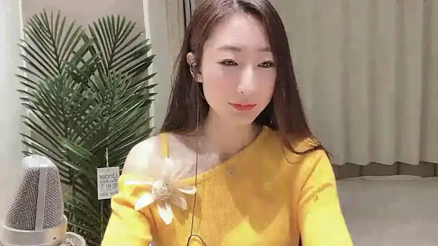 xiaoying1314 online show from January 28, 2025, 3:04 pm