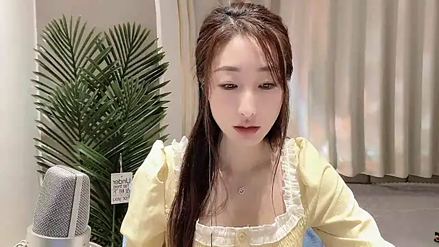 xiaoying1314 online show from February 8, 2025, 3:31 pm
