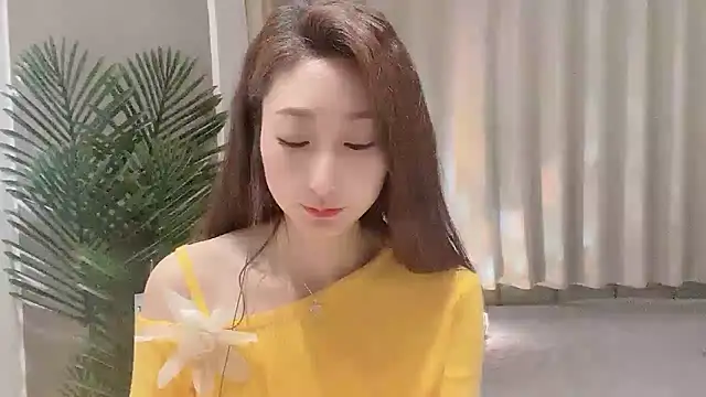 xiaoying1314 online show from February 15, 2025, 2:33 pm