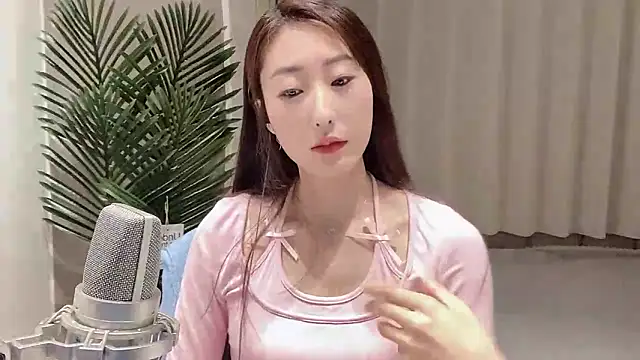 xiaoying1314 online show from February 4, 2025, 12:44 pm