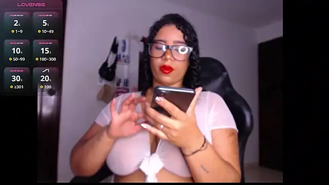 leslycarsson online show from November 19, 2025, 1:27 am