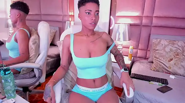 LuciaWallace online show from February 15, 2025, 3:42 am