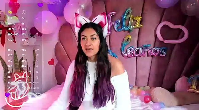 sweetfoxy 17 online show from February 18, 2025, 3:52 pm