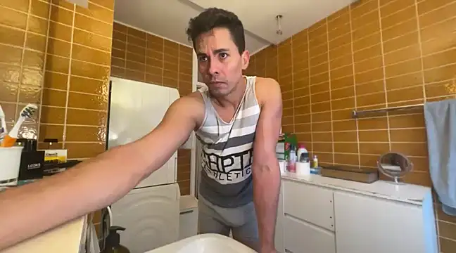 Snapshot of Marcolatin100 chatting on February 10, 2025, 7:58 am Marcolatin100 online show from February 10, 2025, 7:58 am