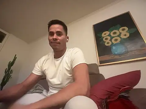 Snapshot of Marcolatin100 chatting on February 22, 2025, 12:16 am Marcolatin100 online show from February 22, 2025, 12:16 am