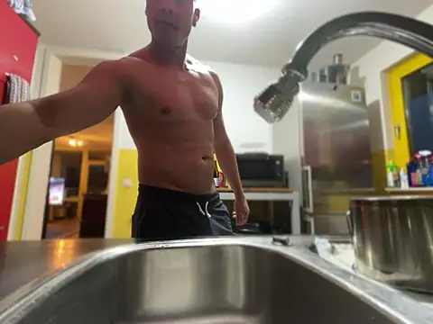 Snapshot of Marcolatin100 chatting on February 20, 2025, 5:20 pm Marcolatin100 online show from February 20, 2025, 5:20 pm