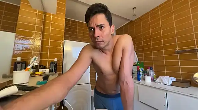 Snapshot of Marcolatin100 chatting on February 11, 2025, 1:51 pm Marcolatin100 online show from February 11, 2025, 1:51 pm