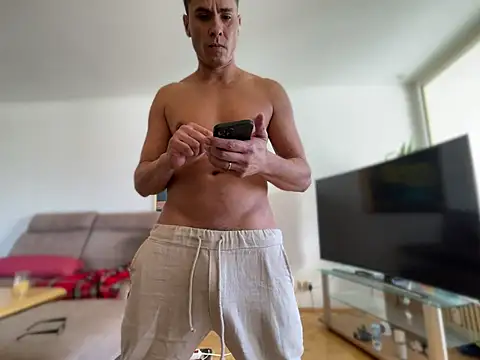 Snapshot of Marcolatin100 chatting on February 23, 2025, 11:11 am Marcolatin100 online show from February 23, 2025, 11:11 am