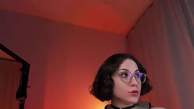 Eva Moss  online show from February 28, 2025, 3:48 am