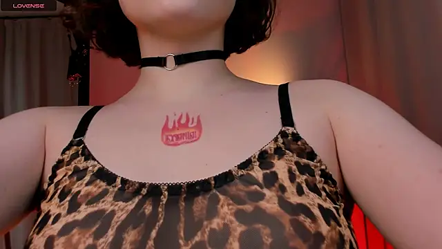 Eva Moss  online show from February 24, 2025, 12:30 am