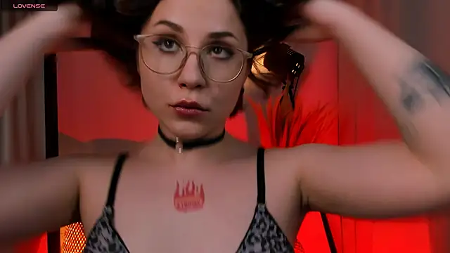 Eva Moss  online show from February 26, 2025, 4:19 am