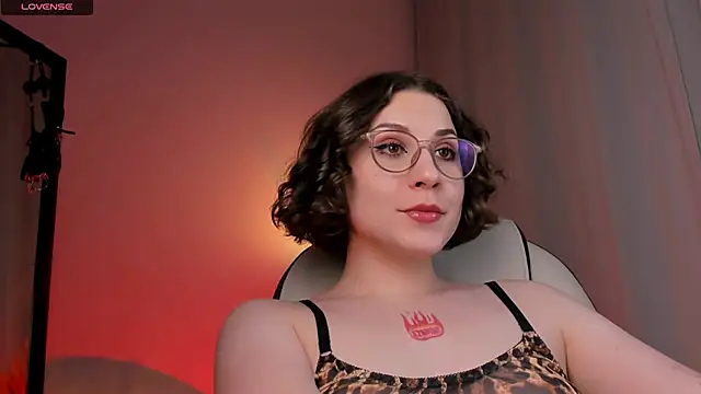 Eva Moss  online show from February 24, 2025, 3:33 am