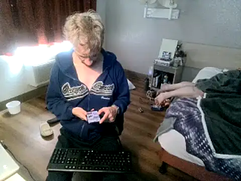 AQuickPhyx online show from February 20, 2025, 4:47 pm