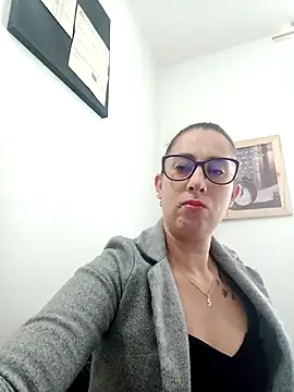 CHARLOTTE 1711 online show from February 12, 2025, 12:44 pm