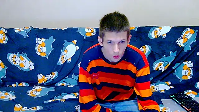 Snapshot of Lester_Broo chatting on December 19, 2025, 7:27 pm Lester Broo online show from December 19, 2025, 7:27 pm