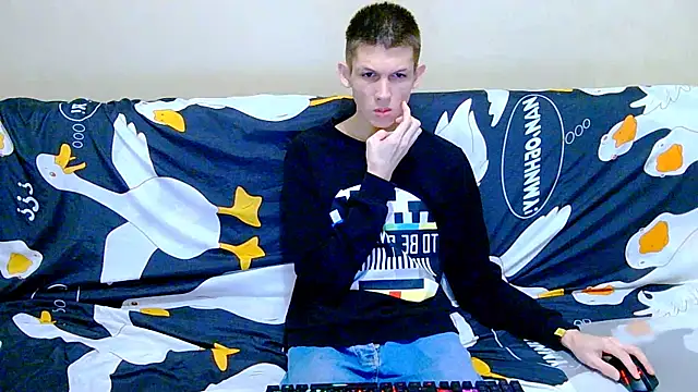 Snapshot of Lester_Broo chatting on January 13, 2026, 7:23 am Lester Broo online show from January 13, 2026, 7:23 am