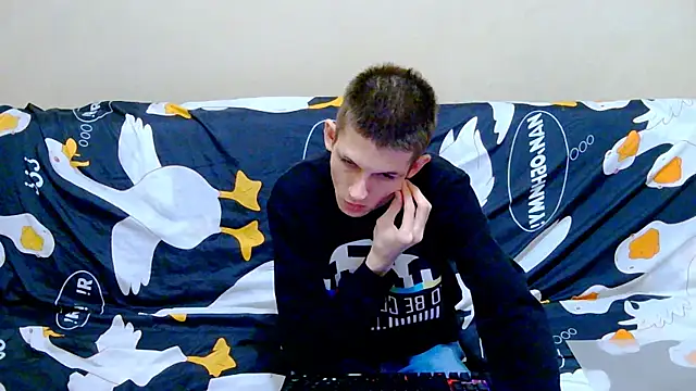 Snapshot of Lester_Broo chatting on January 14, 2026, 8:45 pm Lester Broo online show from January 14, 2026, 8:45 pm