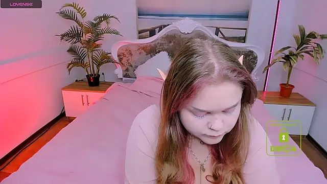 Snapshot of Erica__Alta chatting on October 31, 2025, 6:43 am Erica Alta online show from October 31, 2025, 6:43 am