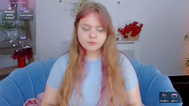 Snapshot of Erica__Alta chatting on September 19, 2025, 5:44 am Erica Alta online show from September 19, 2025, 5:44 am