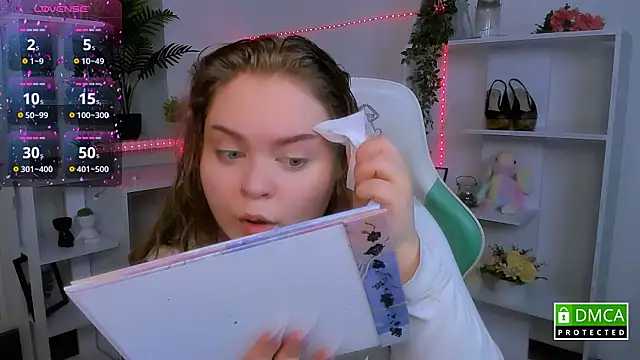 Snapshot of Erica__Alta chatting on November 28, 2025, 7:08 am Erica Alta online show from November 28, 2025, 7:08 am