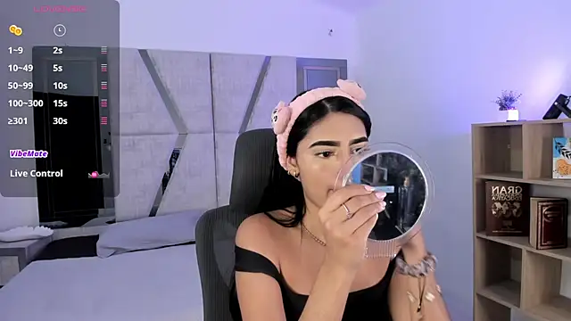 BellaaStorm online show from September 16, 2025, 1:34 pm