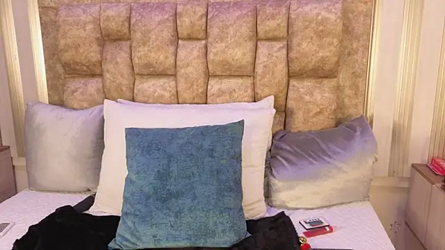 avis lara online show from November 21, 2025, 7:46 pm