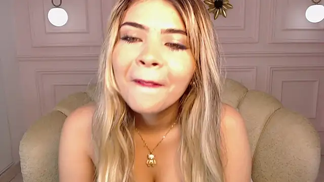 Snapshot of evelyn_leee1 chatting on January 16, 2025, 11:48 am evelyn leee1 online show from January 16, 2025, 11:48 am